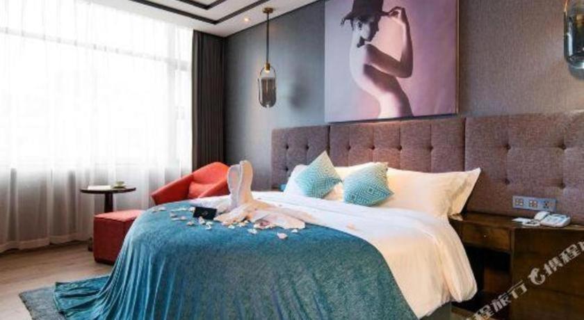 Xana Hotelle-Hotel Luzhou Baizitu Square Экстерьер фото